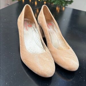 Chic Tan Women Heels